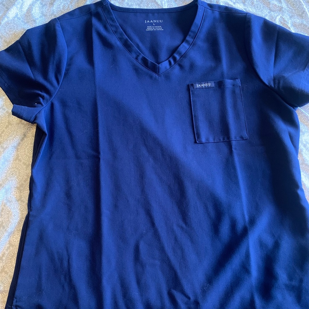 Jaanuu Women’s scrub top. Size Large. Worn once.